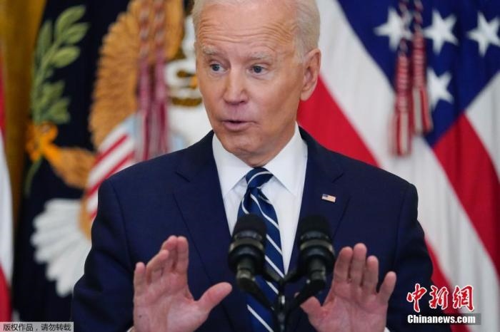 當(dāng)?shù)貢r間3月25日，美國總統(tǒng)拜登舉行了上任60多天來的首場正式新聞記者會，回答了邊境危機、控槍、基建計劃等熱點問題。