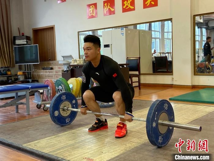 石智勇訓(xùn)練場景?！×植?攝