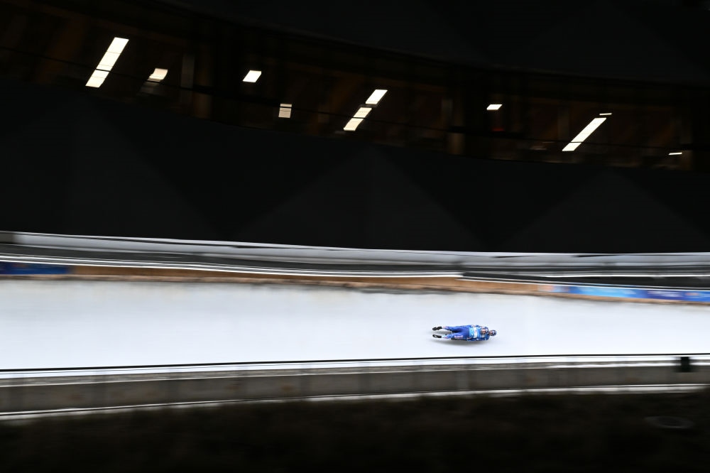 11月21日，美國選手馬茲德澤/泰爾迪曼在團體接力比賽中。新華社記者陳益宸攝