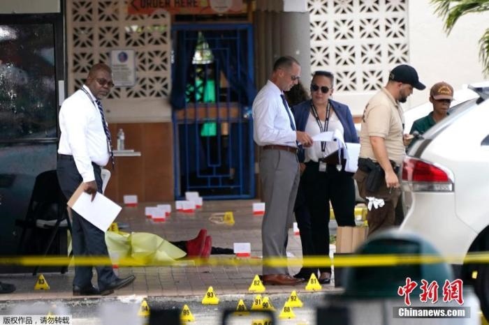 當(dāng)?shù)貢r(shí)間5月30日凌晨，位于美國(guó)佛羅里達(dá)州東南部的邁阿密戴德縣發(fā)生大規(guī)模槍擊事件，造成2人死亡、20多人受傷。圖為槍擊案現(xiàn)場(chǎng)。