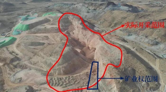 2021年12月11日，督察組使用無(wú)人機(jī)拍攝，銅鐵溝礦礦業(yè)權(quán)面積僅6.9畝，越界開(kāi)采達(dá)182畝，超出26.4倍；實(shí)際開(kāi)采深度達(dá)35米，遠(yuǎn)超采礦許可證允許開(kāi)采深度要求
