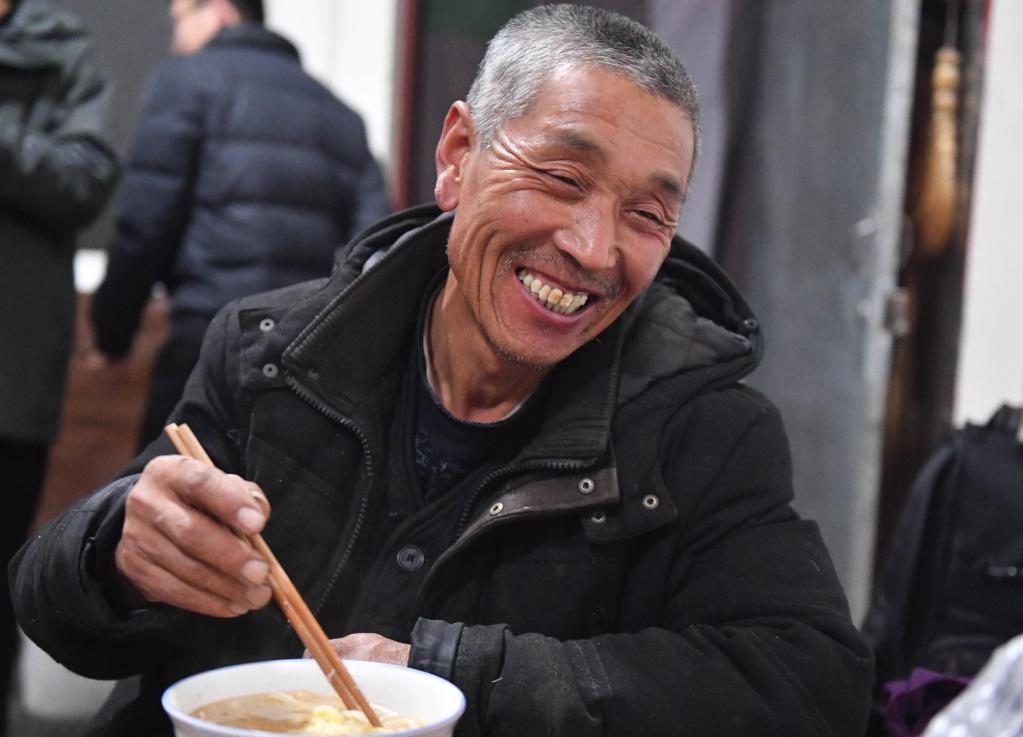 1月26日，山西省汾西縣段村村民蔡文明談起見(jiàn)到總書(shū)記的心情，激動(dòng)又開(kāi)心。新華社記者 柴婷 攝