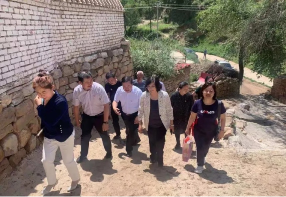 1625105240299189.png “七一”前夕 青城女商赴清水河縣慰問困難老黨員和困難群眾211.png