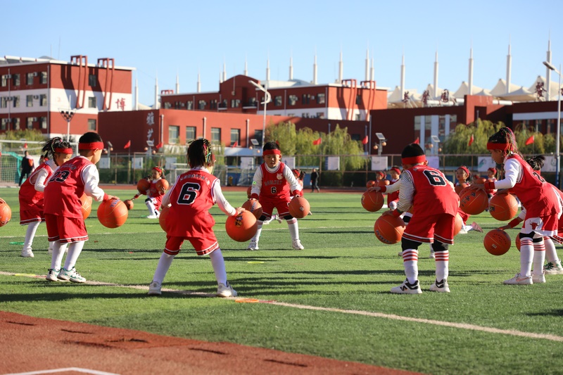 1634616760975573.jpg 花式籃球表演《童心童夢(mèng)2.JPG