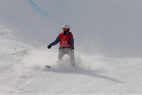 1708081404119632.png “十四冬”單板滑雪U型場(chǎng)地技巧公開組預(yù)賽超燃完賽86.png