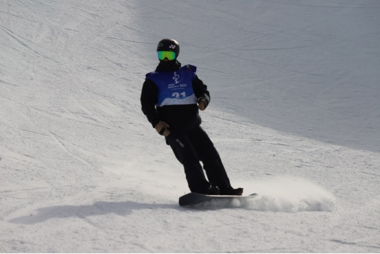 1708081434730679.png “十四冬”單板滑雪U型場(chǎng)地技巧公開組預(yù)賽超燃完賽106.png