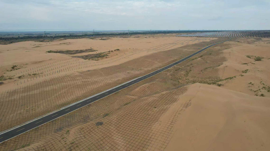 1768372225640011.jpg 鄂爾多斯穿沙路李文華攝影.jpg