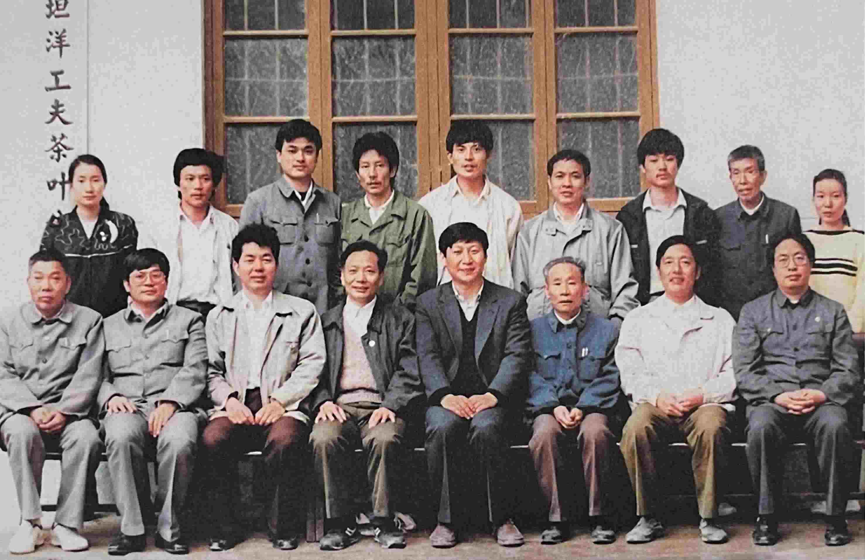 1990年5月，剛調(diào)任福州市委書(shū)記的習(xí)近平到寧德交接工作時(shí)，調(diào)研福安市社口鄉(xiāng)坦洋工夫茶葉公司。