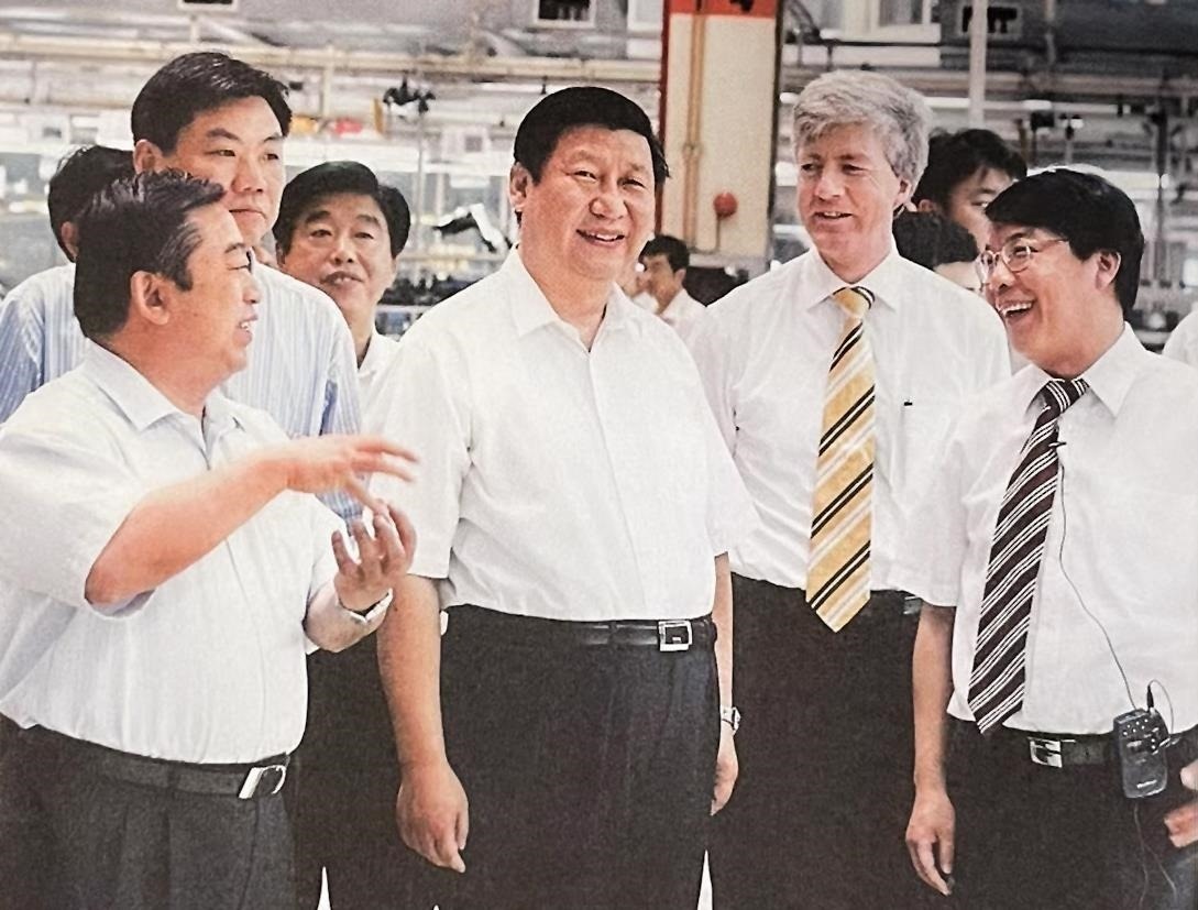 2007年7月，習(xí)近平調(diào)研上海大眾汽車有限公司。