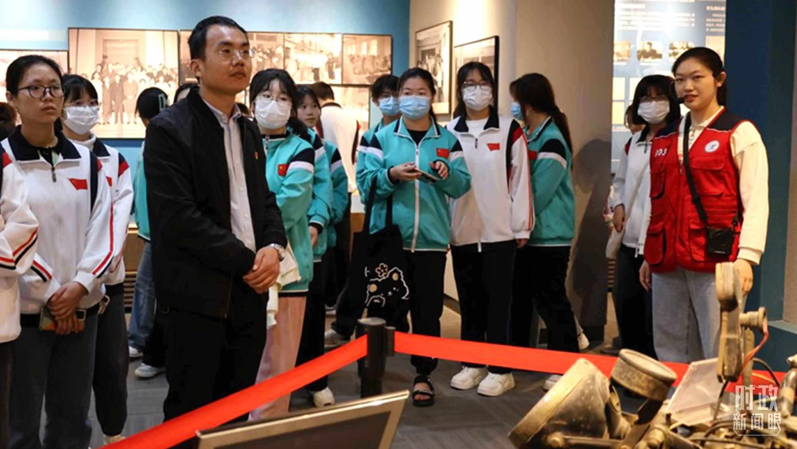 △西安高校師生參觀交大西遷博物館。（資料圖）