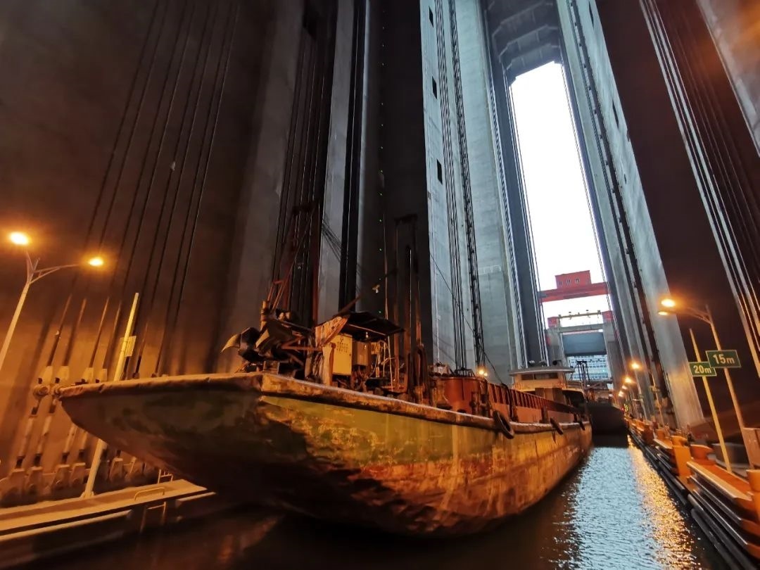 向家壩升船機船廂。鄭慶攝