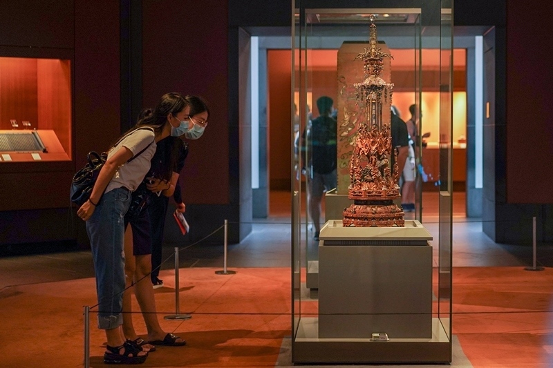 2020年7月24日，觀眾在蘇州博物館內(nèi)參觀。