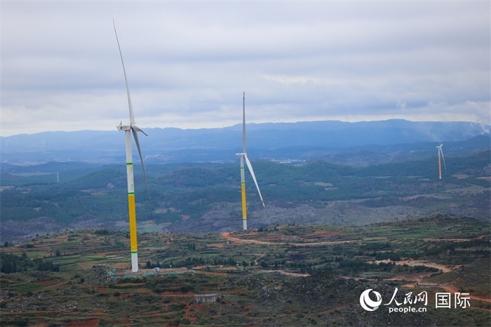 位于云南省曲靖市富源縣的富源西風(fēng)電基地。（人民網(wǎng) 李發(fā)興攝）