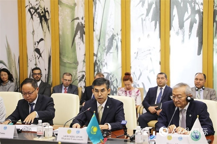 哈薩克斯坦常駐上合組織秘書處代表努爾蘭·阿科什卡羅夫介紹哈薩克斯坦接任輪值主席國(guó)后的優(yōu)先工作。人民網(wǎng) 俄布拉依攝