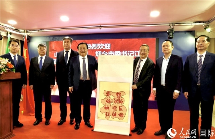 參加座談會的主要嘉賓合影留念。人民網記者宋亦然攝