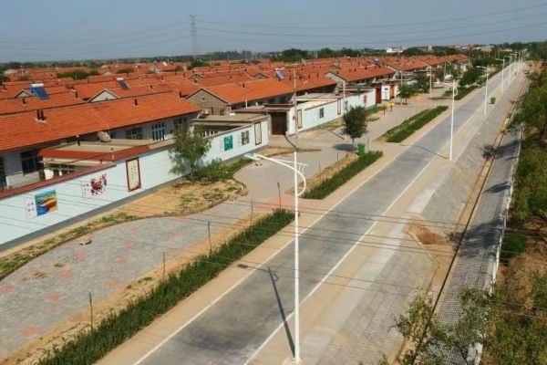 后仙莊村整治后道路整潔，住房整齊劃一