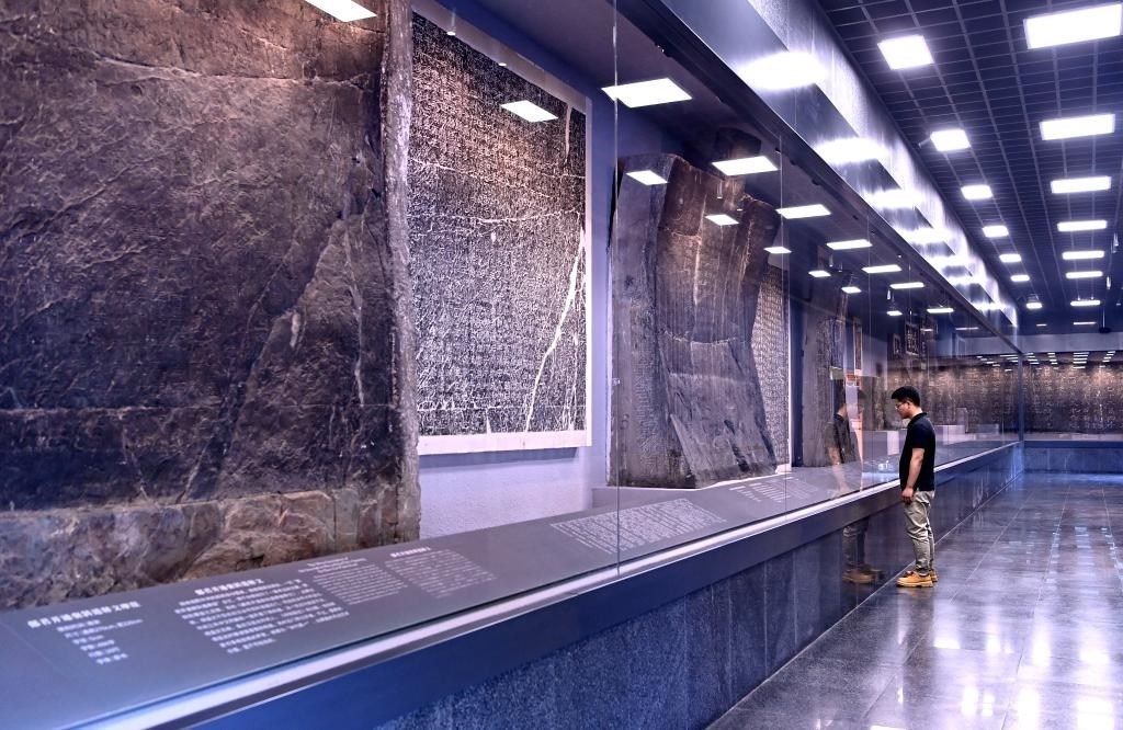 近日拍攝的陜西省漢中市博物館“石門十三品”陳列室。新華社記者 劉瀟 攝