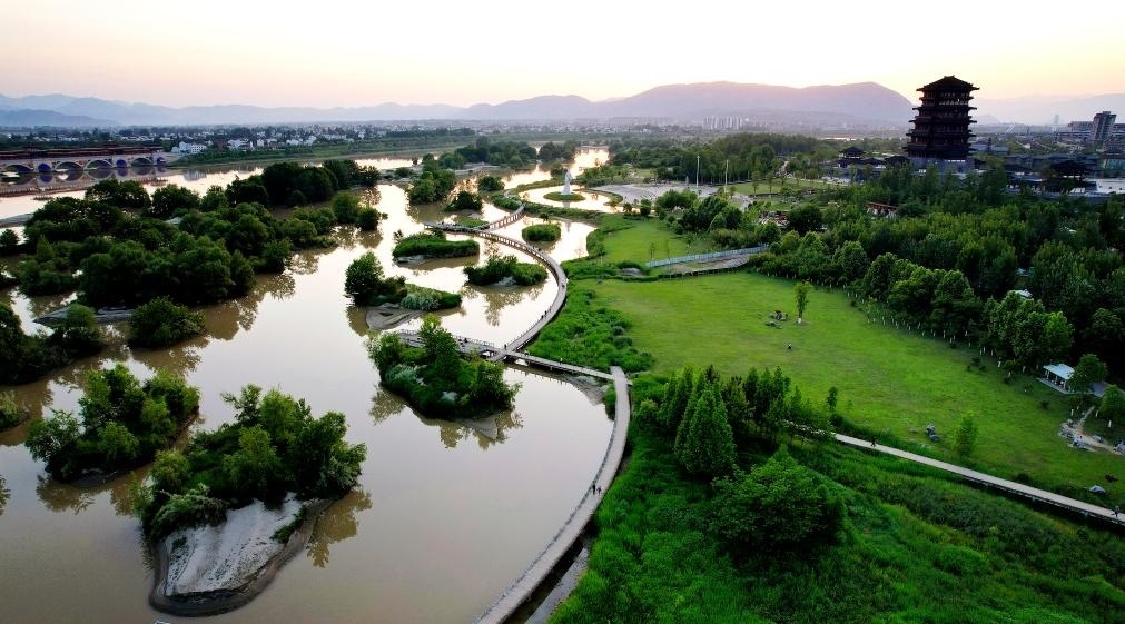 2022年5月16日拍攝的天漢濕地公園景色。新華社記者 邵瑞 攝