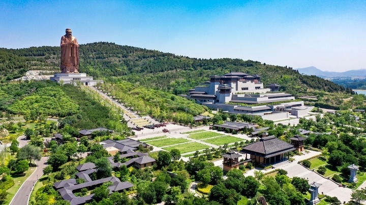 這是2023年6月8日拍攝的山東省曲阜市尼山圣境（無人機(jī)照片）。新華社記者 郭緒雷 攝