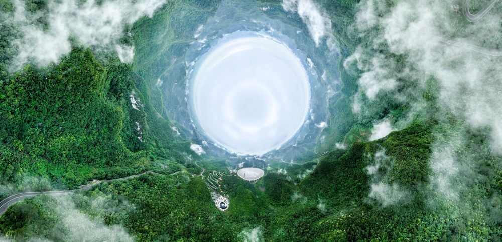 6月22日拍攝的“中國天眼”全景（維護保養(yǎng)期間拍攝，無人機全景拼接照片）。新華社記者 歐東衢 攝