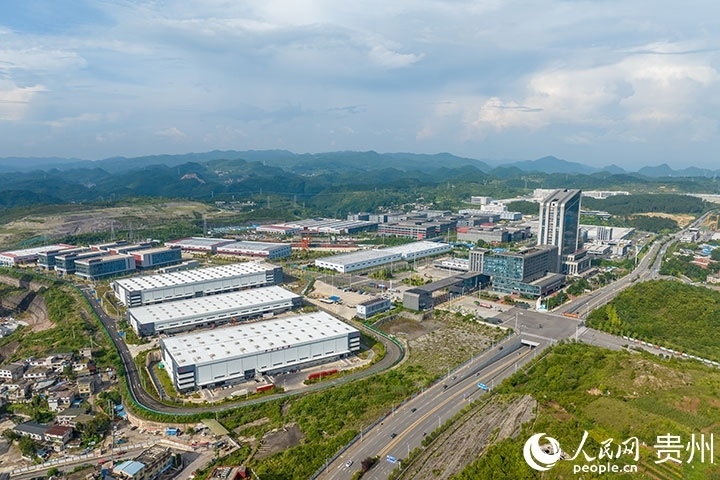 航拍貴陽綜保區(qū)。人民網(wǎng)記者 涂敏攝