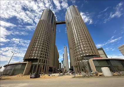 埃及新行政首都CBD項目P4標(biāo)段高層辦公樓。 嚴(yán)川吉雨攝