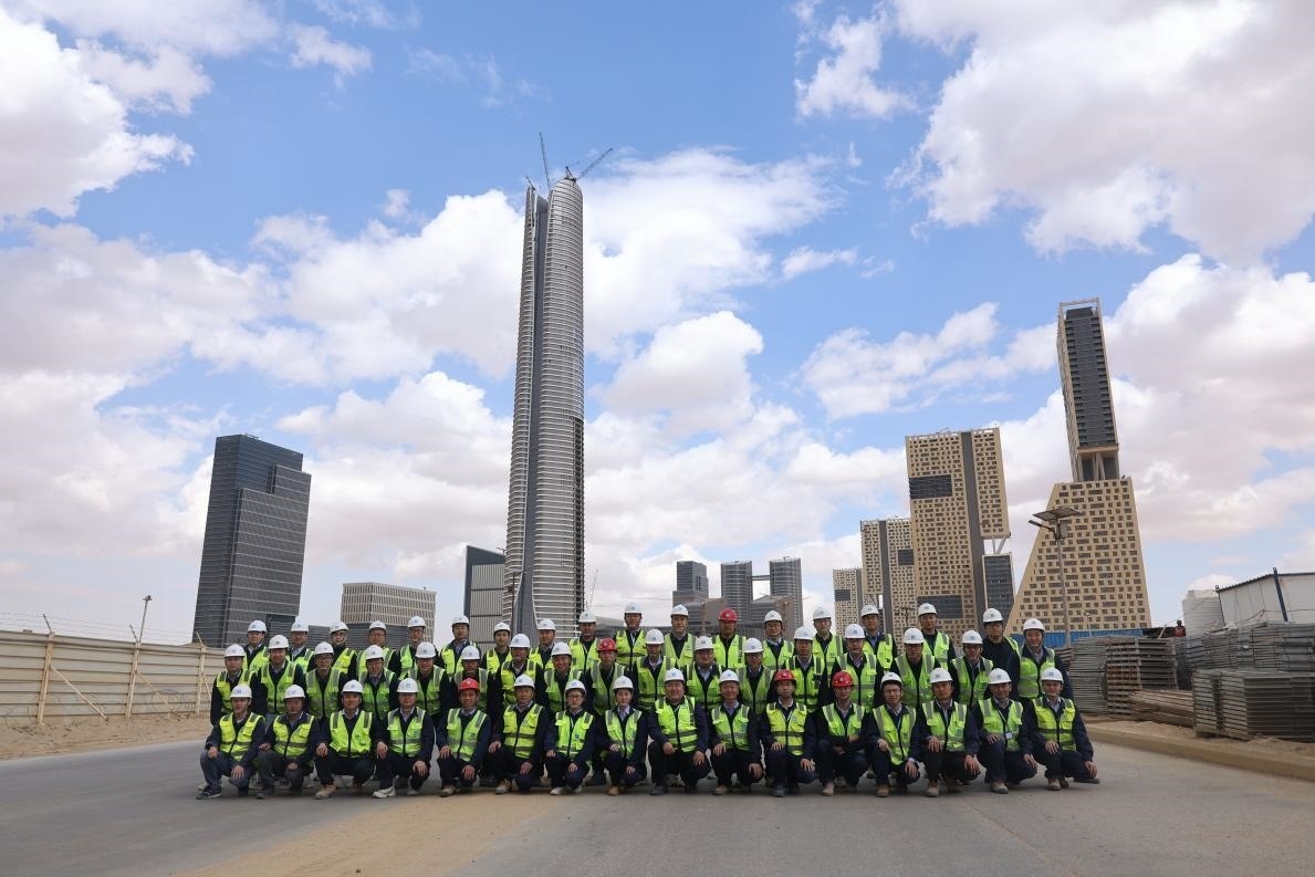 埃及新首都CBD標(biāo)志塔項目青年工程師團隊。 受訪者供圖