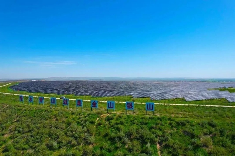 勝利能源露天礦排土場15.3萬千瓦光伏電站并網發(fā)電。受訪者供圖