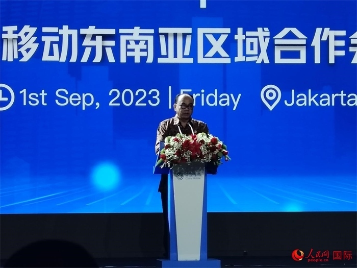印尼通訊與信息技術(shù)部長(zhǎng)布迪·阿里·賽蒂亞迪致辭。人民網(wǎng)記者 李培松攝