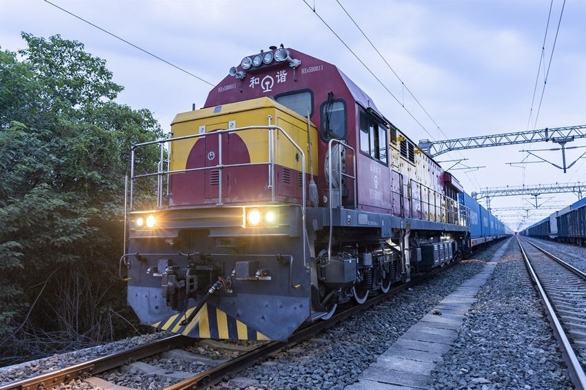 首趟中歐班列（成都）冷鏈專列到達(dá)成都國際鐵路港。青白江區(qū)委宣傳部供圖