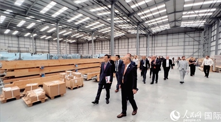 圖為旗艦倉現(xiàn)場。人民網 郭錦標攝