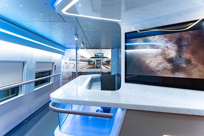 復(fù)興號(hào)亞運(yùn)智能動(dòng)車(chē)組列車(chē)車(chē)廂。上海鐵路局融媒體中心供圖