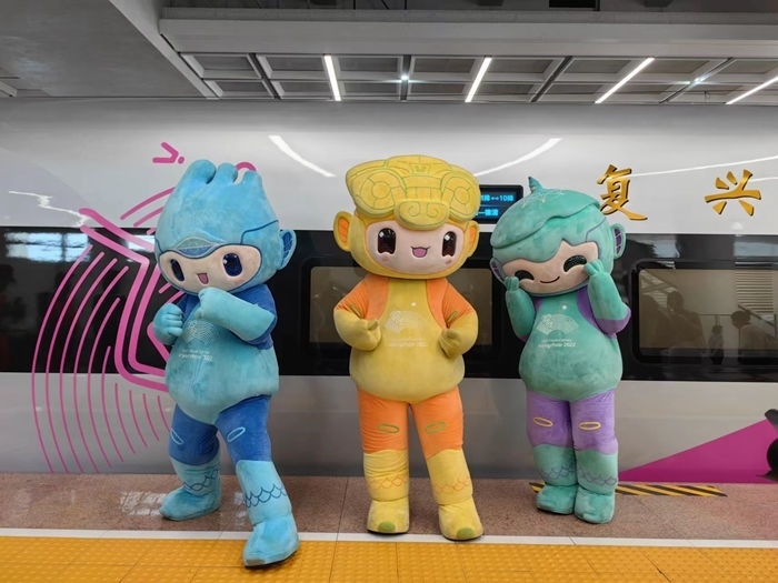 復(fù)興號(hào)亞運(yùn)智能動(dòng)車(chē)組列車(chē)車(chē)廂。上海鐵路局融媒體中心供圖