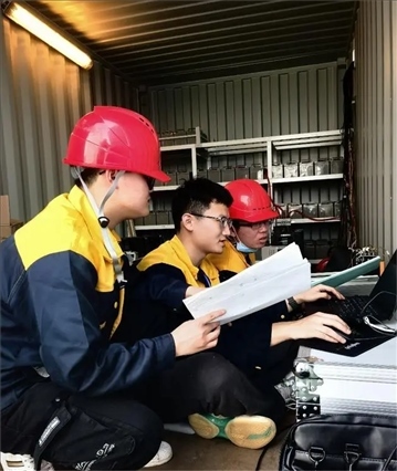 △2022年，長征十一號運載火箭在我國黃海以“一箭五星”方式成功發(fā)射。哈爾濱工程大學船海結構物安全與舒適性團隊為發(fā)射船進行結構動態(tài)監(jiān)測。