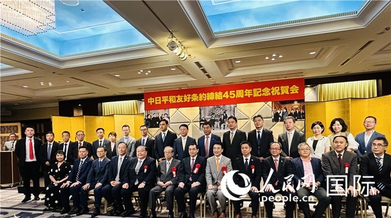 到場(chǎng)嘉賓合影留念。人民網(wǎng) 蔣曉辰攝