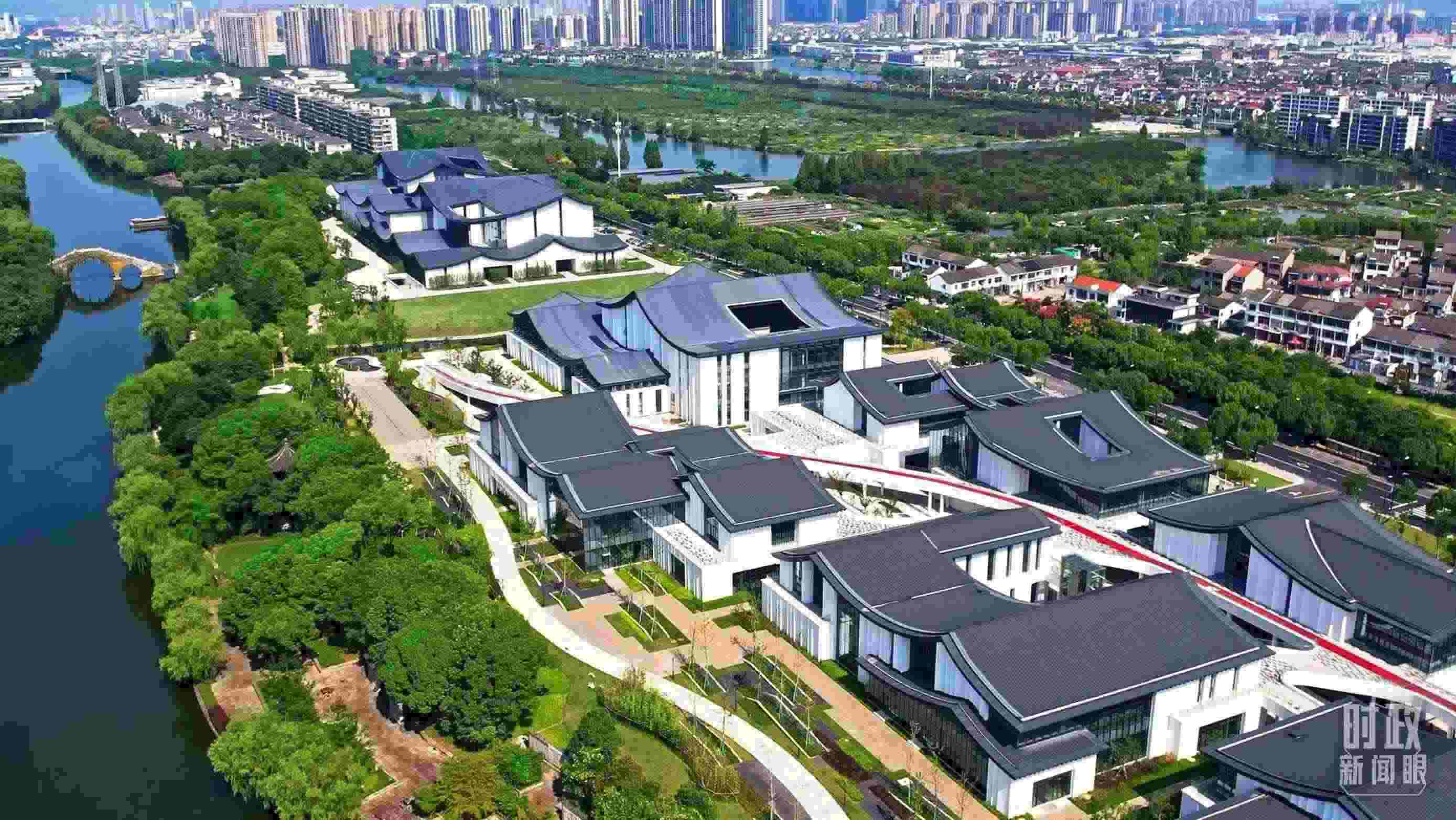 △臨河而建的浙東運河文化園。（總臺央視記者范凱拍攝）