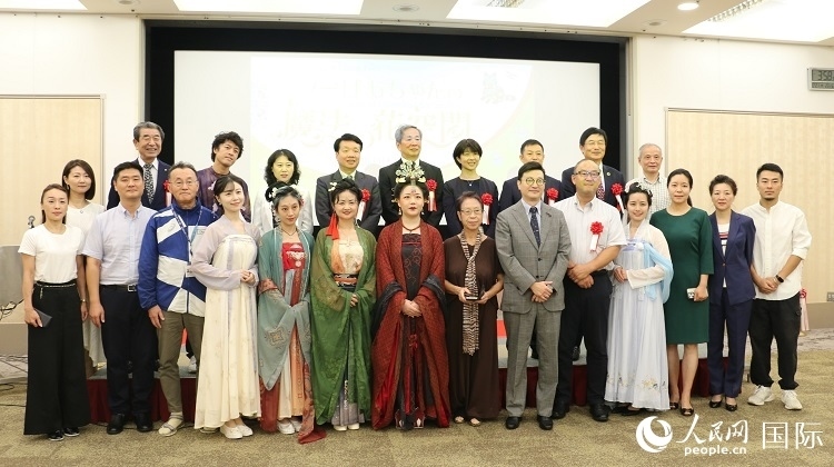 與會人員合影留念。人民網(wǎng) 許可攝