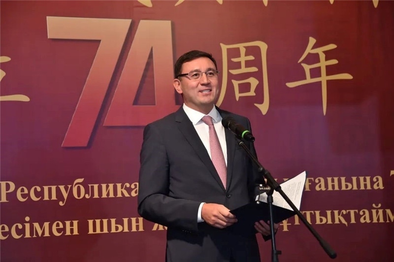 圖為哈外交部駐阿市代表布列格諾夫致辭。駐阿拉木圖總領(lǐng)館供圖