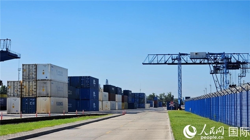 布列斯特北站，堆滿了來自中國的貨物。人民網(wǎng)記者 王震攝