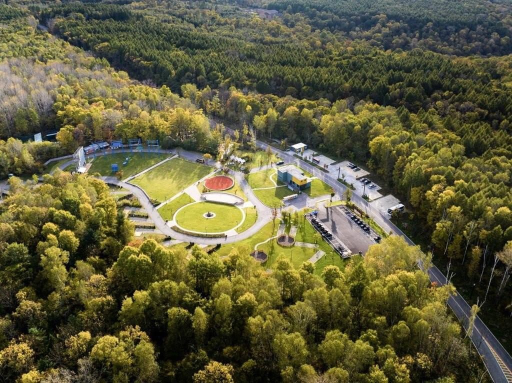 長白山華美勝地已實現(xiàn)“綠電”直供。嚴(yán)磊攝