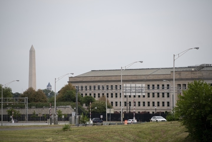 這是2021年8月3日在美國(guó)弗吉尼亞州阿靈頓拍攝的美國(guó)國(guó)防部所在地五角大樓。新華社記者劉杰攝