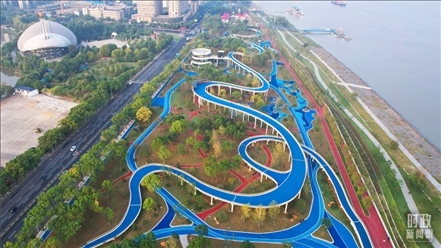 △俯瞰長江國家文化公園九江城區(qū)段。（總臺記者李海峰拍攝）