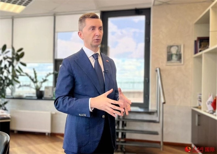 中白工業(yè)園開發(fā)公司第一副總經(jīng)理基里爾·卡羅杰耶夫接受人民網(wǎng)記者采訪。人民網(wǎng)記者 朱虹攝