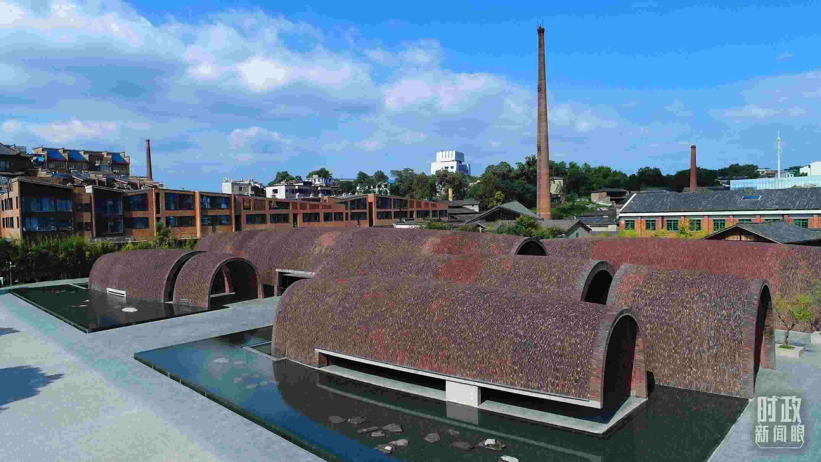 △街區(qū)內(nèi)的博物館，借鑒了景德鎮(zhèn)清代獨(dú)創(chuàng)的蛋形柴窯構(gòu)造特點(diǎn)。（總臺央視記者范凱拍攝）