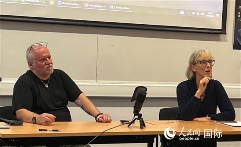 翻譯家韓斌、普華杰與師生交流 攝影 實(shí)習(xí)生王雪珊