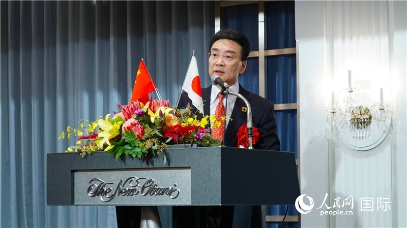 在日中國(guó)企業(yè)協(xié)會(huì)會(huì)長(zhǎng)王家馴致祝酒詞。人民網(wǎng) 蔣曉辰攝