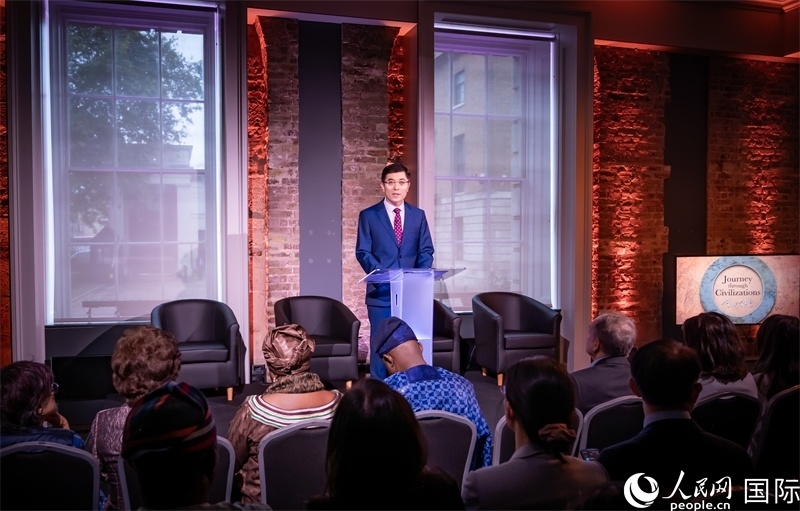 中國(guó)駐英國(guó)使館臨時(shí)代辦楊曉光致辭。人民網(wǎng) 郭錦標(biāo)攝