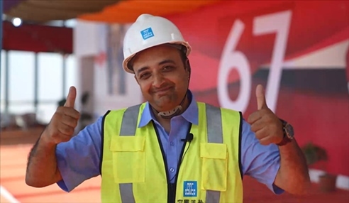 瓦利德·拉馬丹接受人民網(wǎng)記者采訪。嚴川吉雨攝