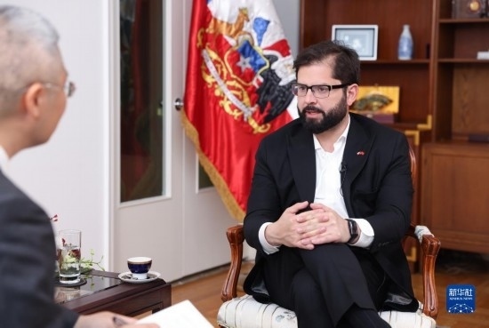 10月17日，智利總統(tǒng)博里奇在北京接受新華社記者專(zhuān)訪。新華社記者 呂帥 攝