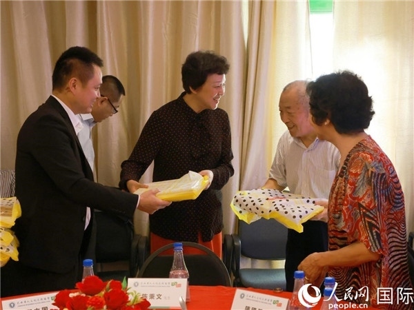 當(dāng)?shù)貢r(shí)間10月23日，國務(wù)院僑務(wù)辦公室主任陳旭在巴西華人文化交流協(xié)會(huì)會(huì)館出席里約僑界舉辦的重陽節(jié)敬老聯(lián)歡活動(dòng)。人民網(wǎng)記者 陳海琪攝